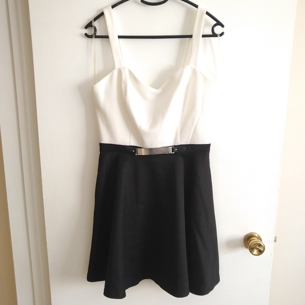 NWOT Zunie Skater Dress Metal Belt Accent M